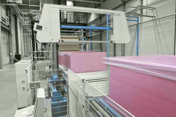 Rectangular and plane-parallel: production chain-oriented slabstock foams with minimum waste