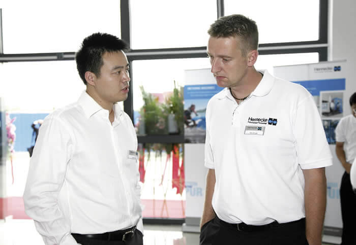 Nils Boigk (Sales Manager Moulded Foam) talking with Hawk Wu (Sales Manager)